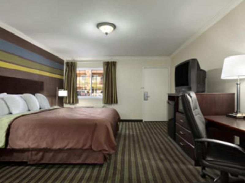Express Inn & Suites Ontario Exterior photo